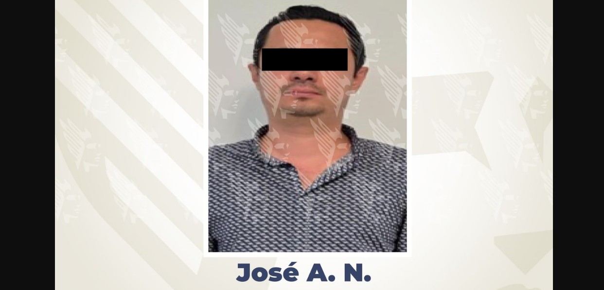 Agentes de la Fiscalía de Puebla durante una investigación