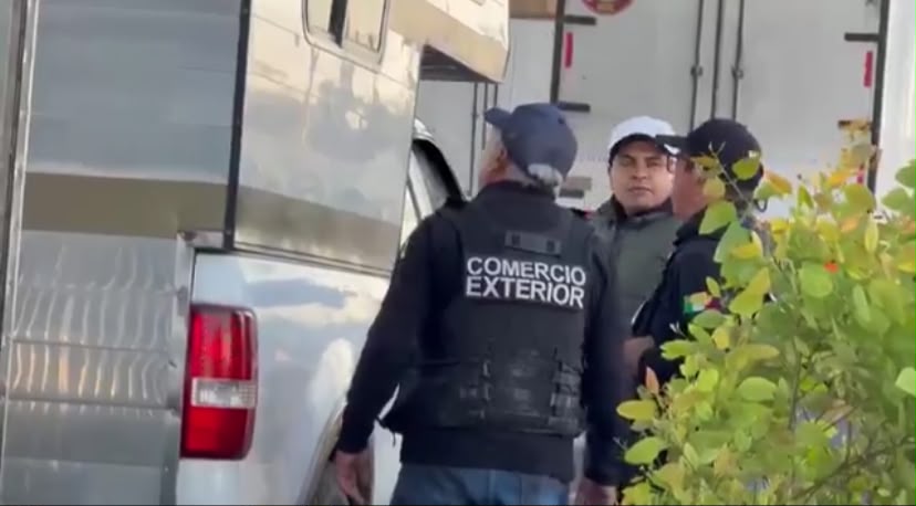 Operativo de Comercio Exterior revisa camiones de carga en la México-Puebla