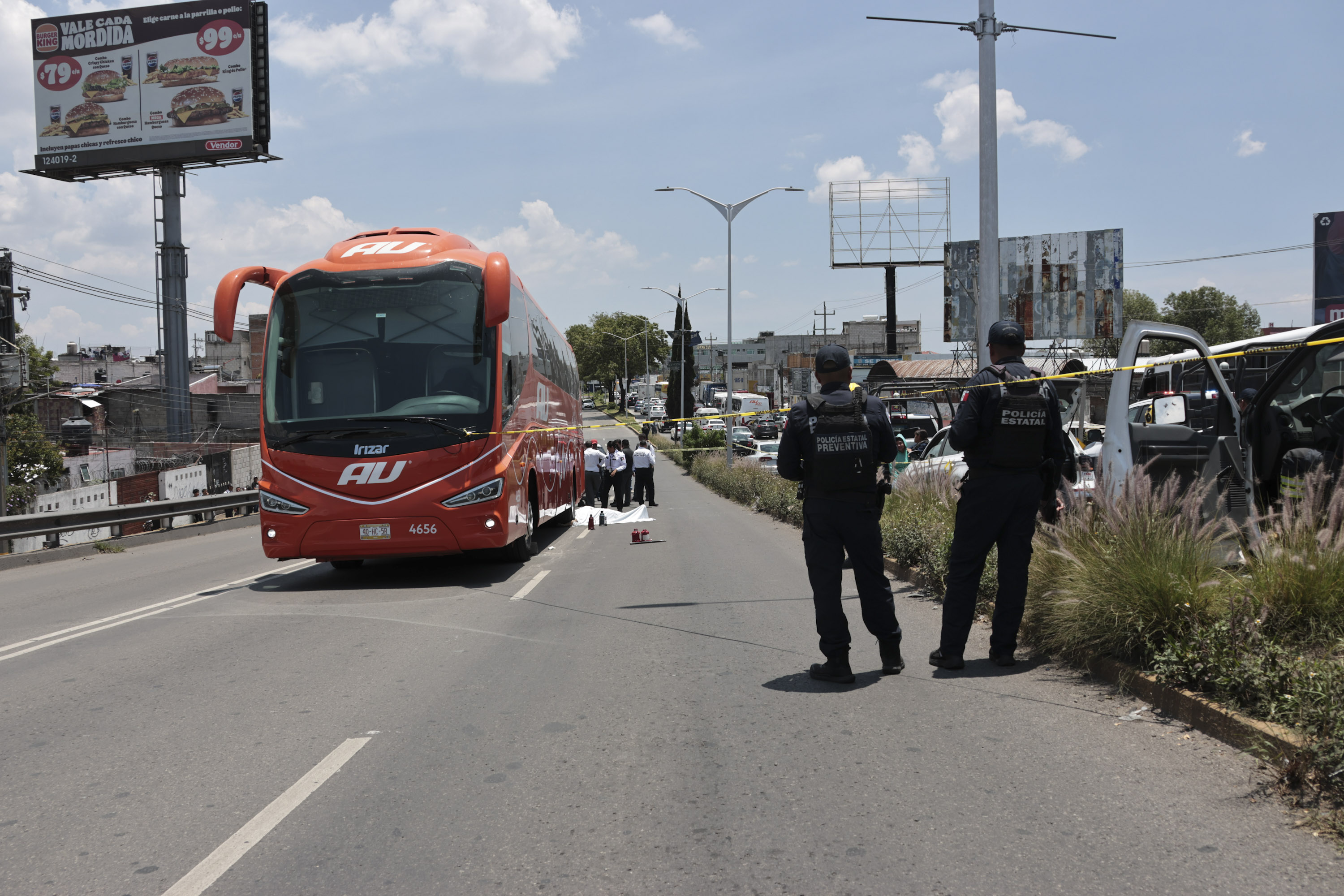Muere mecánico tras quedar debajo de autobús en San Felipe Hueyotlipan