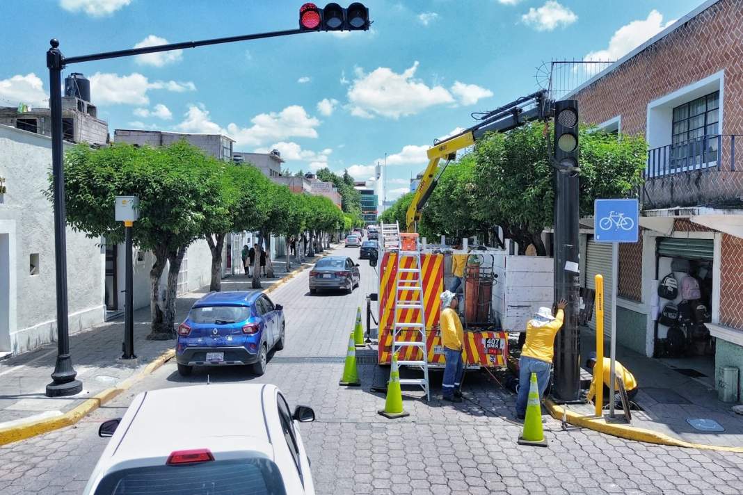 Nuevos semáforos en avenida Juárez de Tlaxcala.