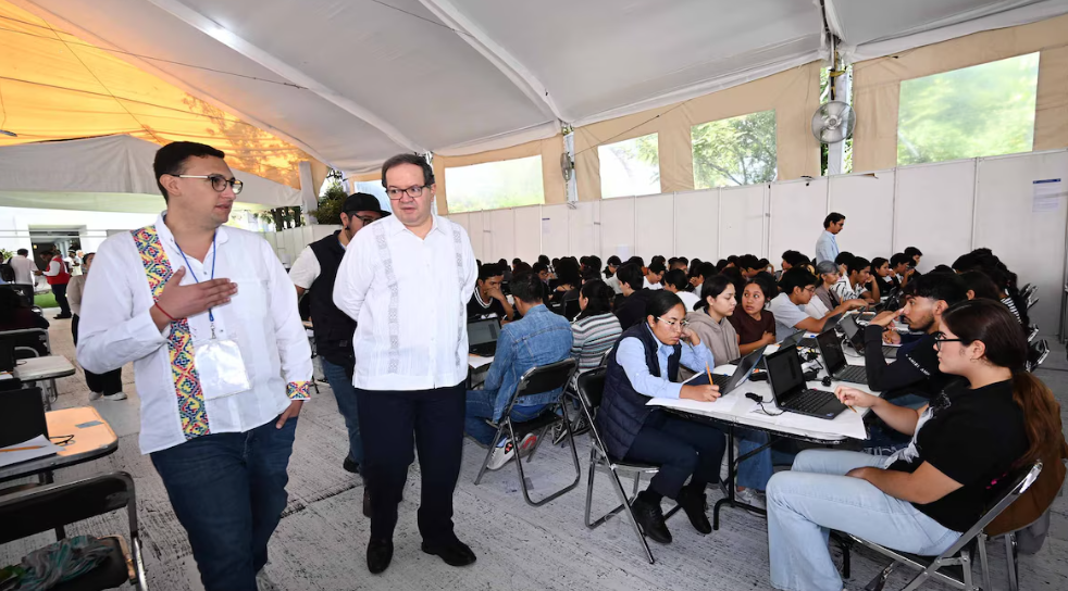 Aspirantes presentan examen presencial de la UNAM