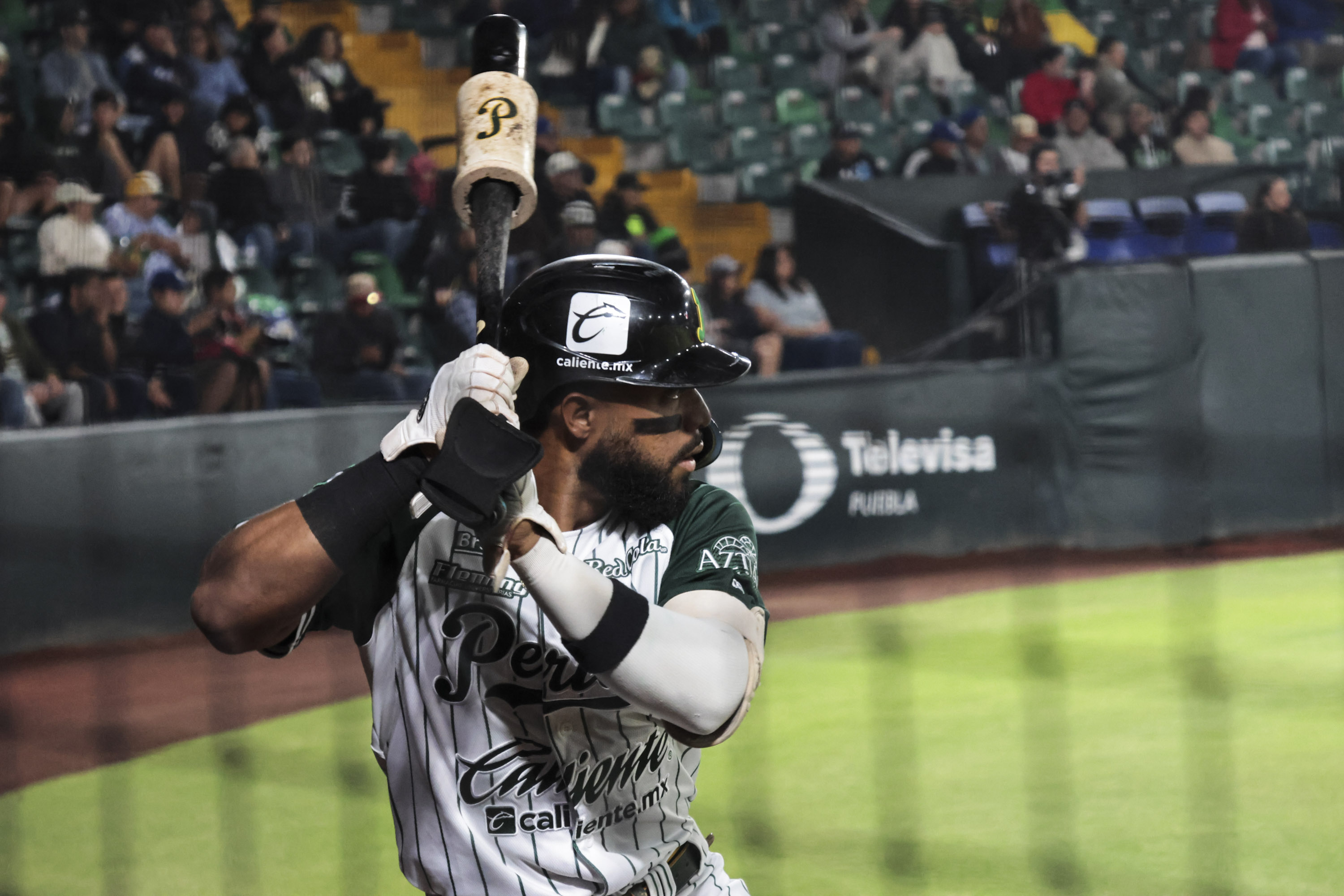 Pericos y Piratas reanudan los playoffs ante un abarrotado Estadio Hermanos Serdán