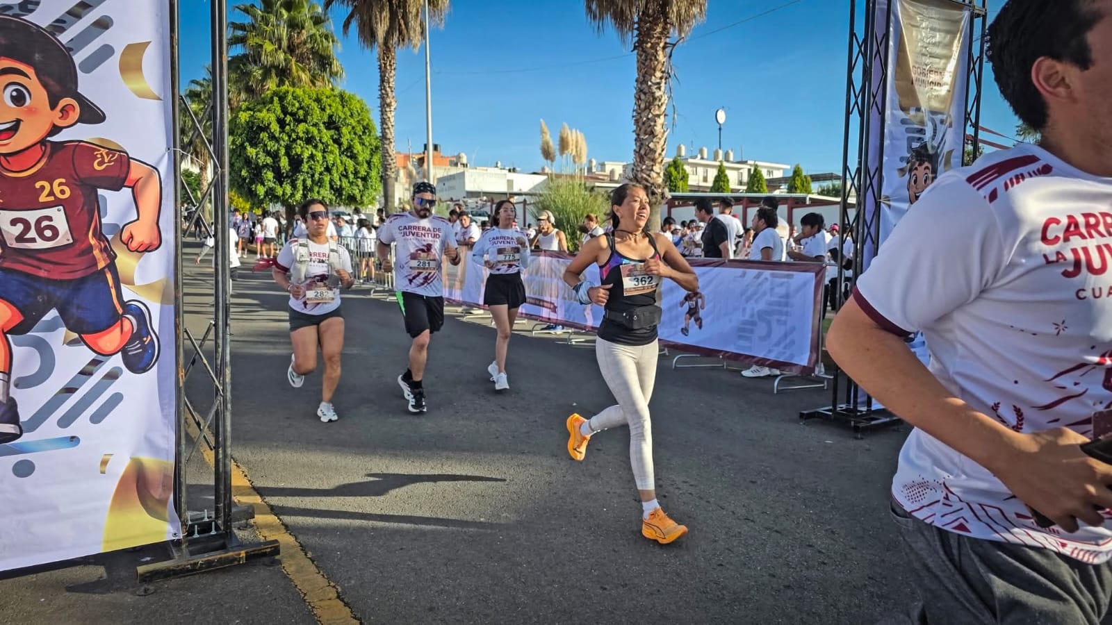 Juventudes toman las calles de Cuautlancingo en carrera deportiva y de convivencia