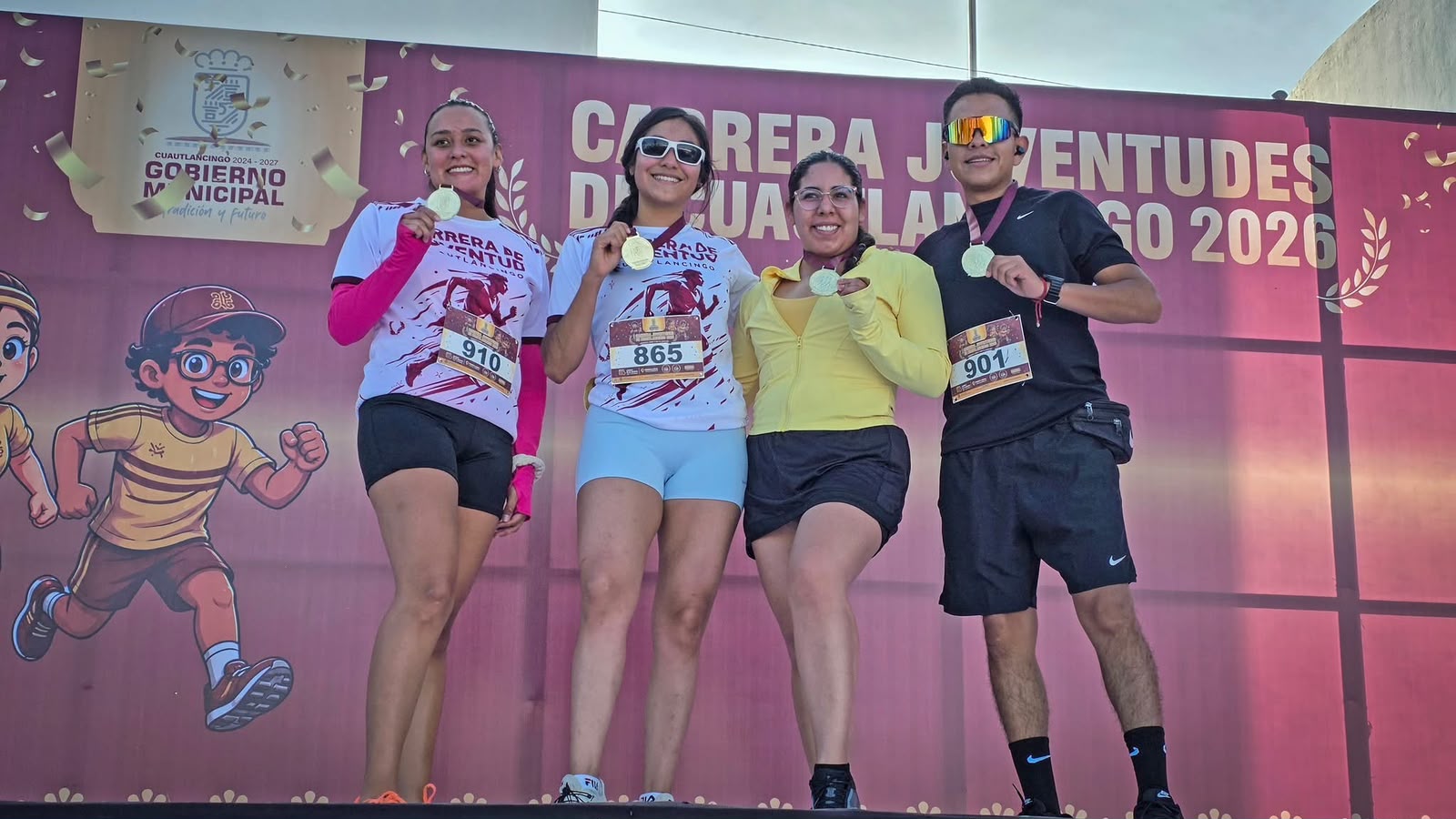 Omar Muñoz celebra a las juventudes con carrera deportiva