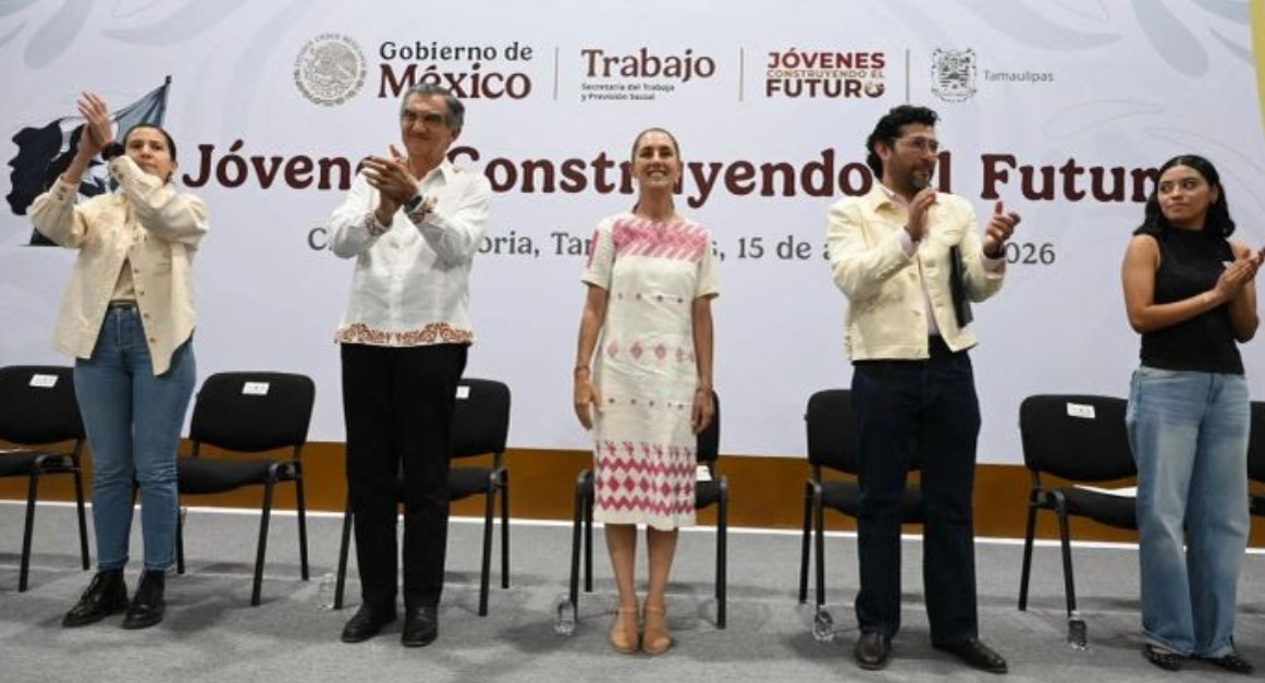 Claudia Sheinbaum durante entrega de apoyos a jóvenes en Tamaulipas