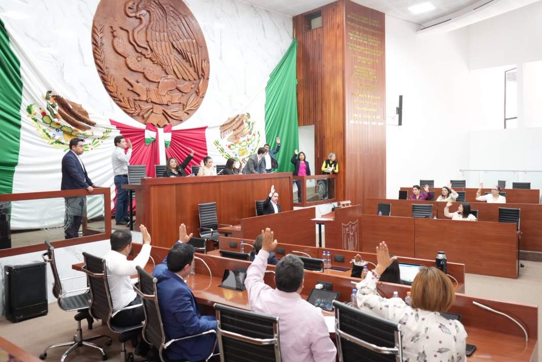 Diputados del Congreso de Tlaxcala durante la aprobación de la reforma judicial.