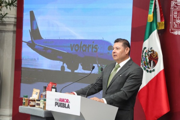 Gobierno de Puebla implementará programa para reunir a migrantes de la Mixteca con sus familias