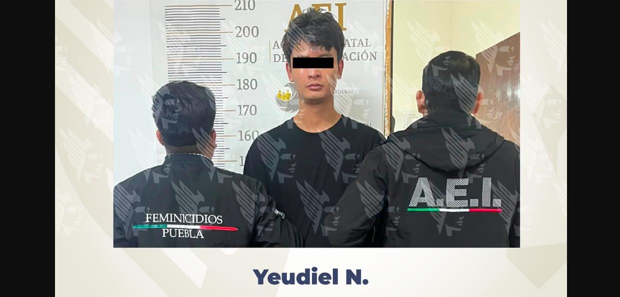 Agentes de la Fiscalía de Puebla durante una investigación