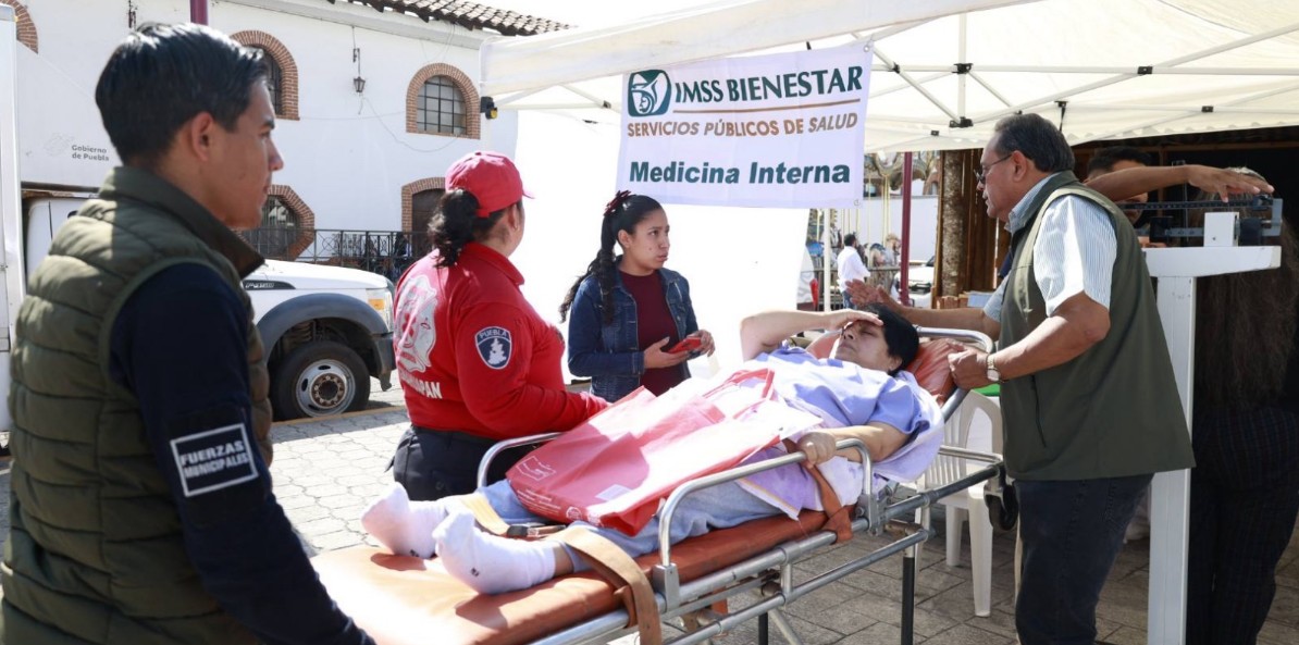 Familias reciben servicios durante las Ferias de Paz en Chignahuapan.