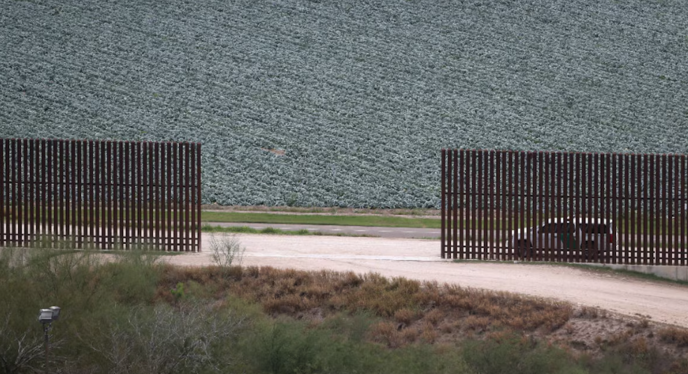 Trump pausa obras del muro fronterizo en Big Bend.