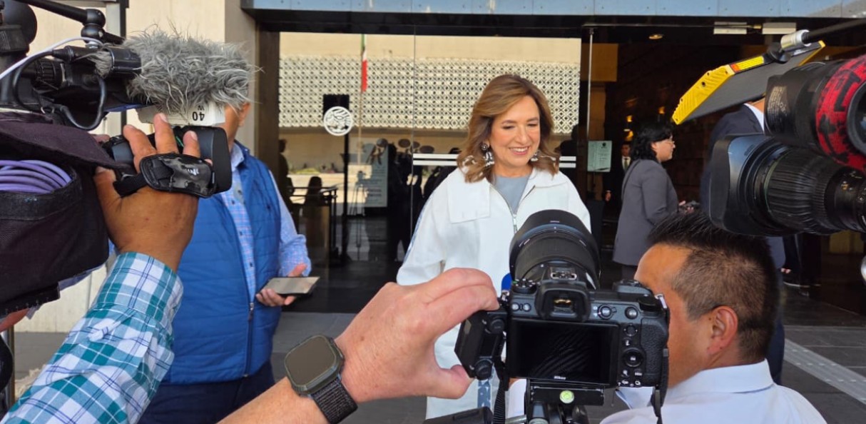 Xóchitl Gálvez durante una declaración ante medios.