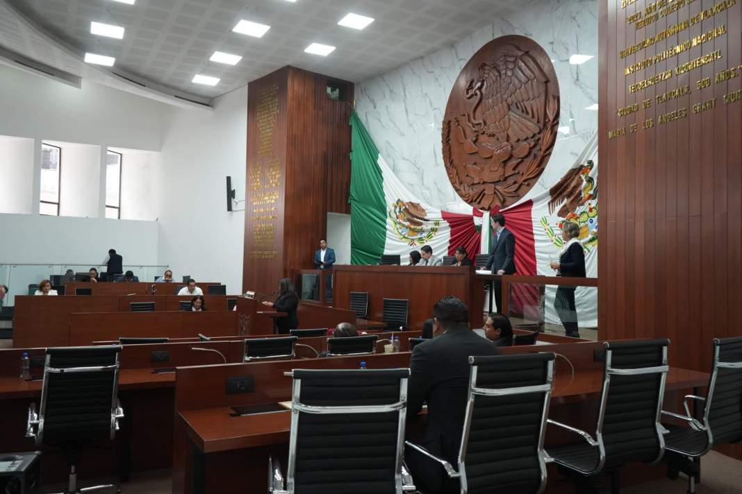 Síndicos de municipios de Tlaxcala durante la revisión de cuentas públicas.