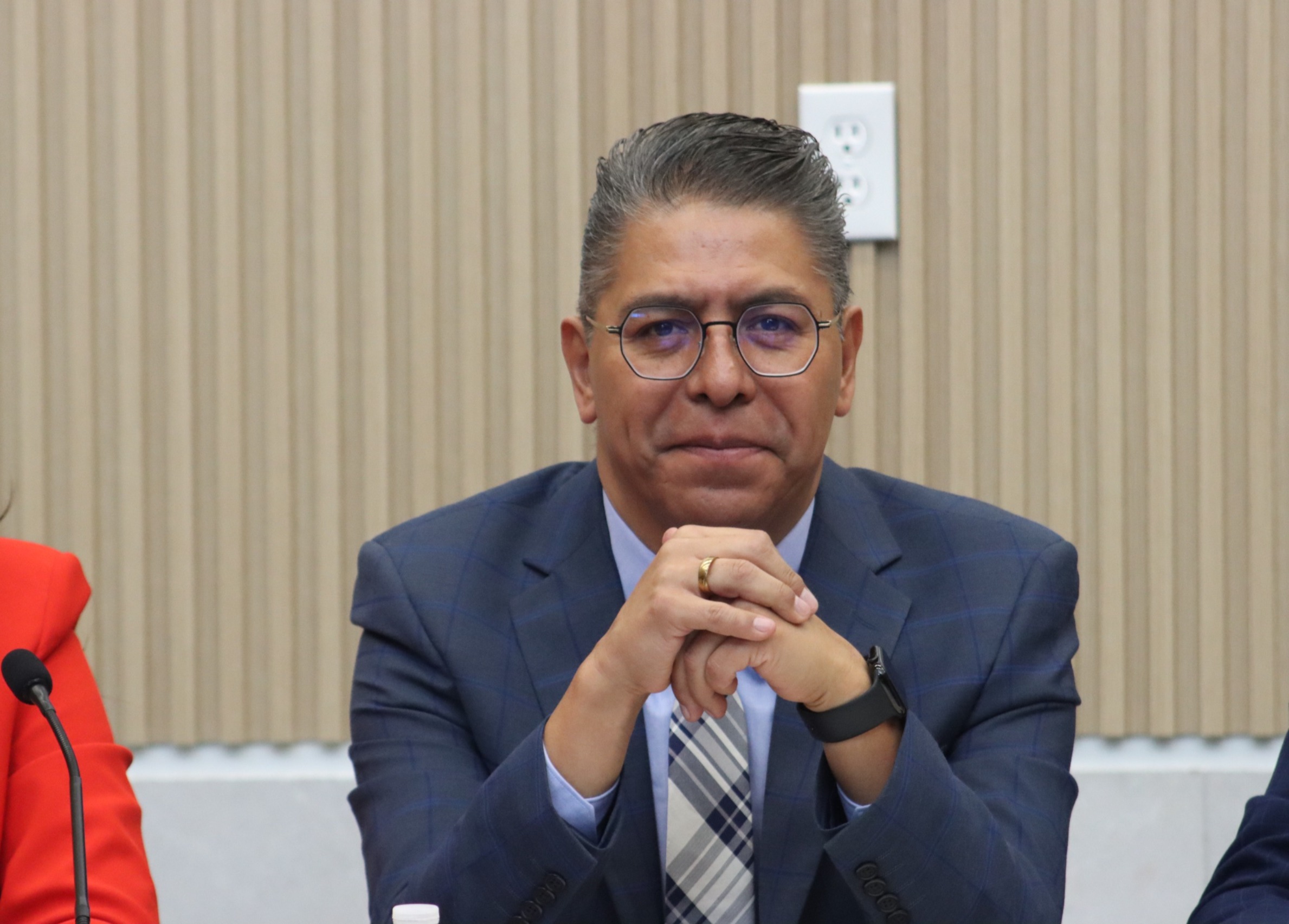 ¿El título universitario debería ser requisito para ser diputado?