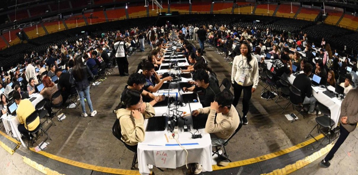 Aspirantes presentan examen de control de la UNAM.