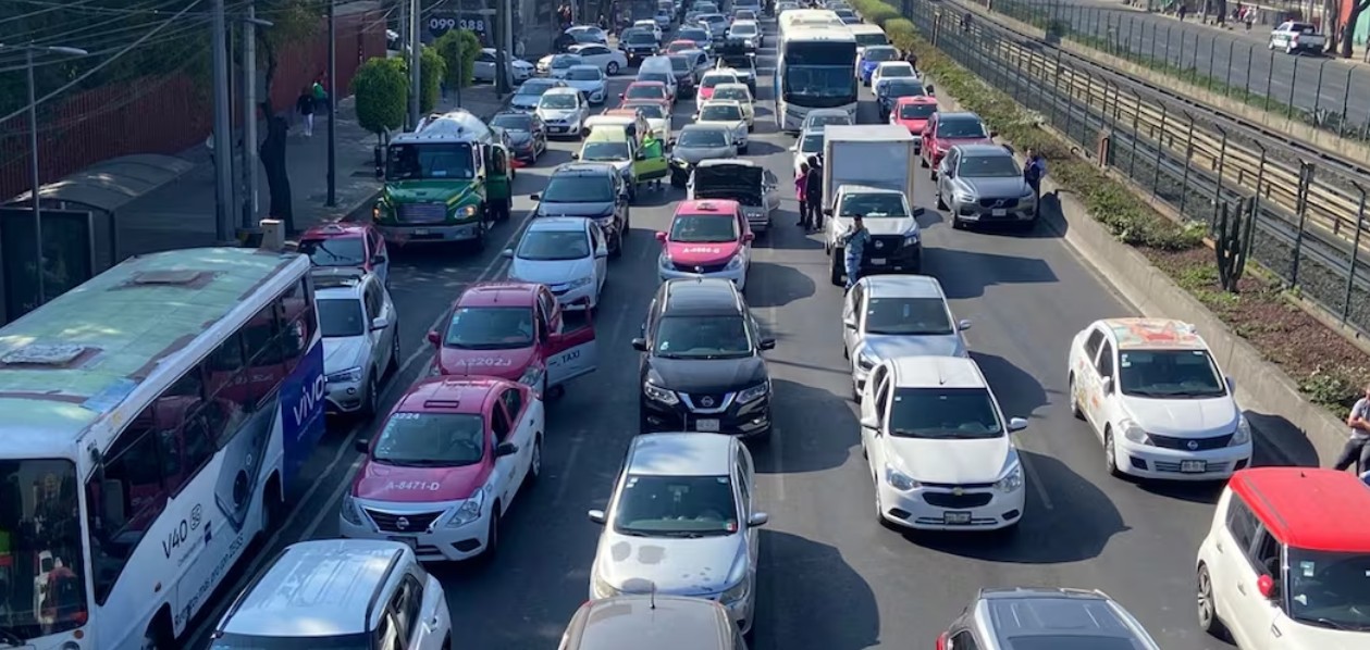 Autos que no circulan este viernes 21 de agosto en CDMX y Edomex.