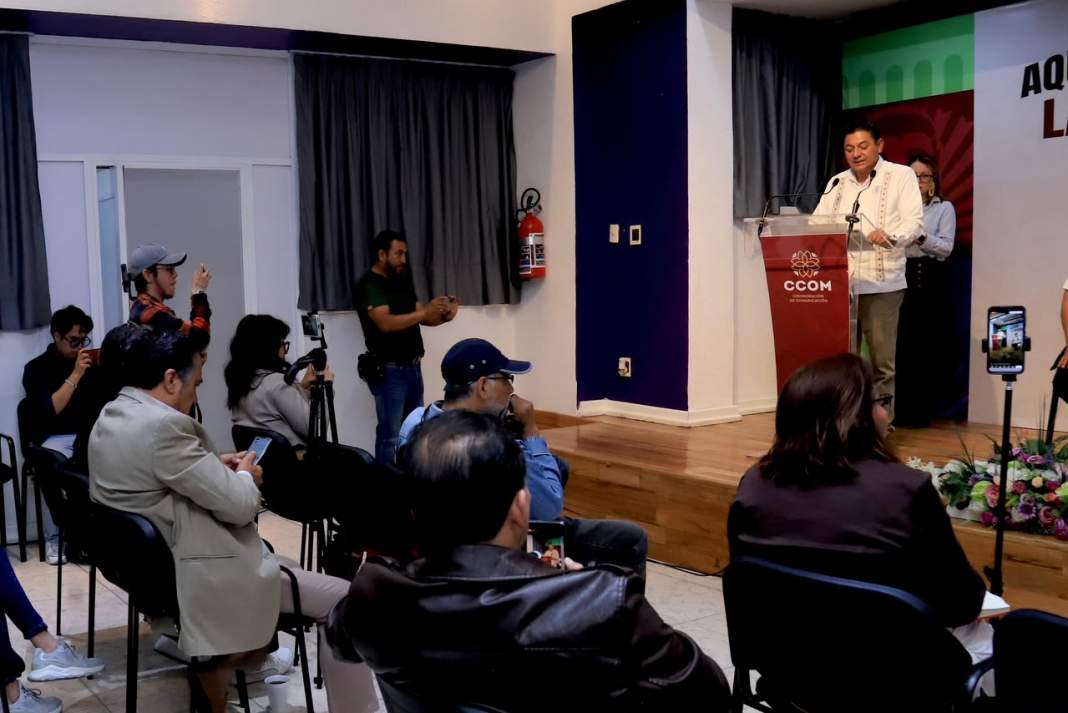 Personal de Coeprist realiza vigilancia sanitaria en una escuela.