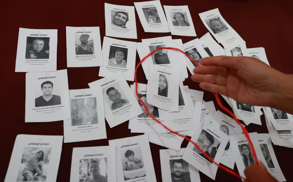 Fosas clandestinas vinculadas con feminicidios en México.
