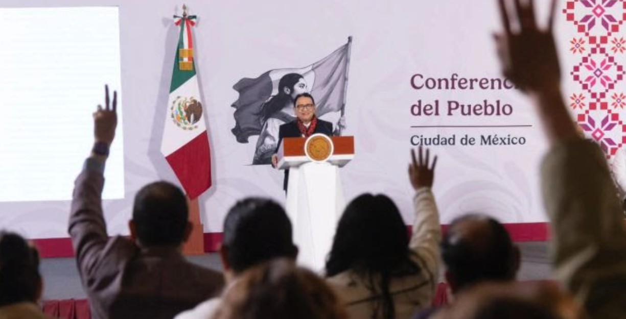 Piezas prehispánicas de México exhibidas en una exposición del INAH.