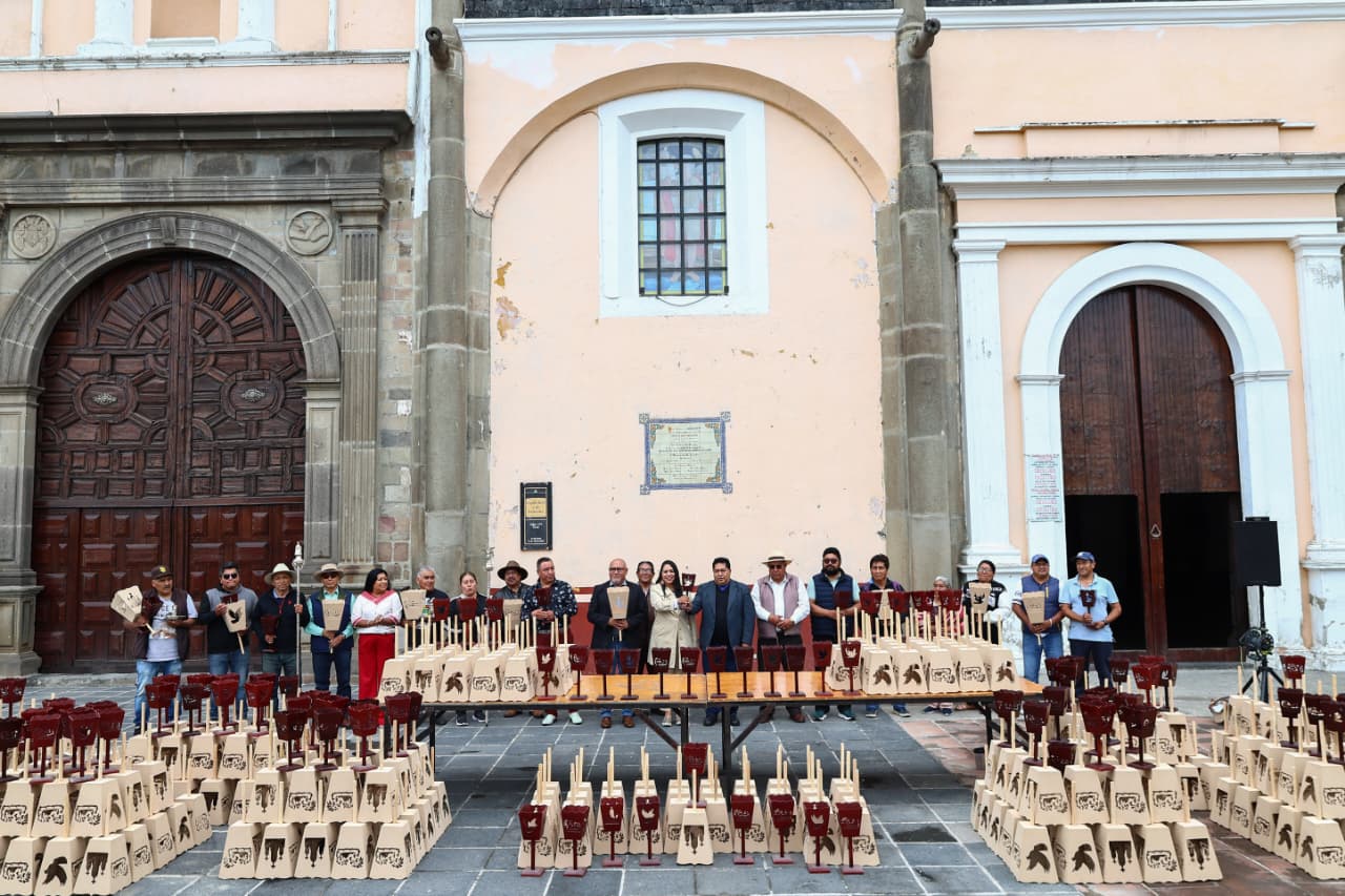 Con 500 faroles, Tonantzin Fernández respalda las tradiciones de Cholula  