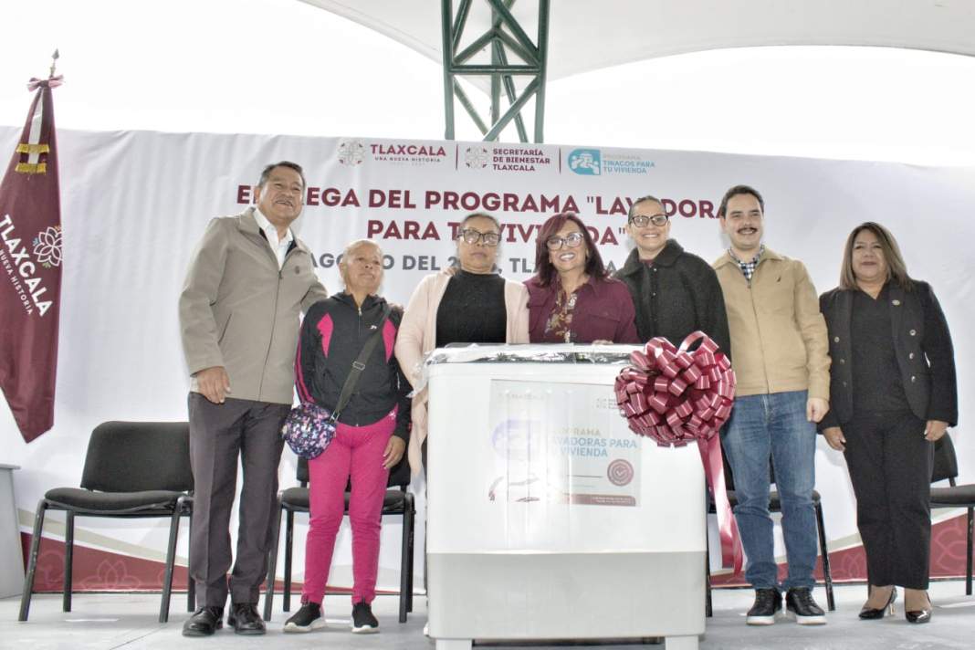 Familias reciben lavadoras gratuitas en Tlaxcala.
