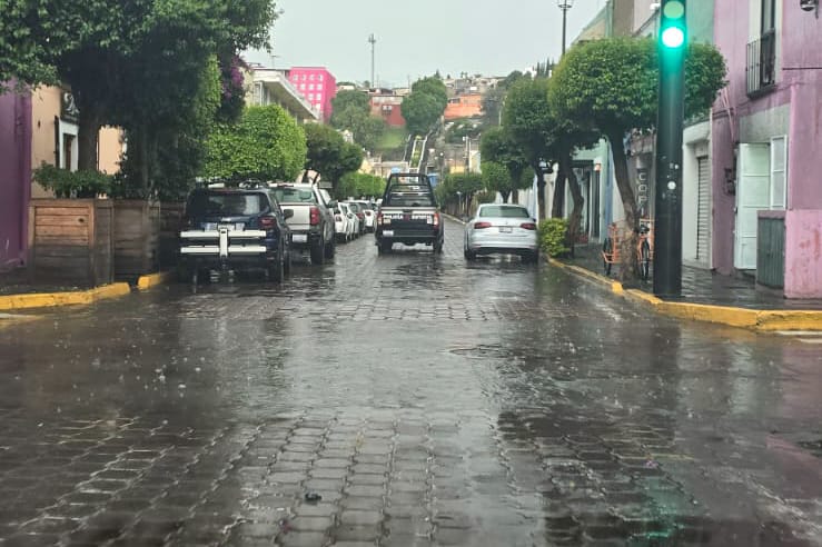 Lluvia intensa en calles de Tlaxcala.