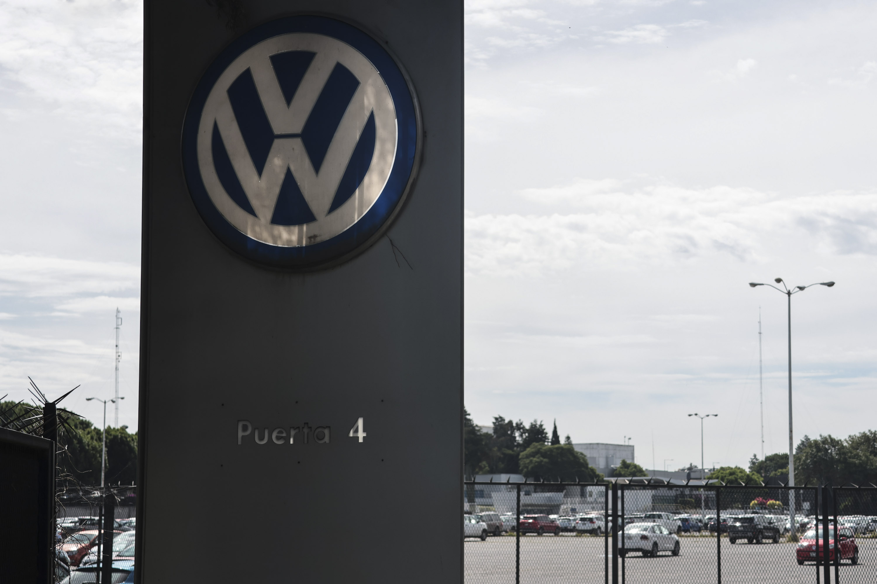 Volkswagen y SITIAVW alcanzan acuerdo salarial; trabajadores definirán aumento de 10.04%