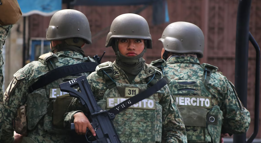 Militares del Ejército Mexicano durante un operativo de seguridad.