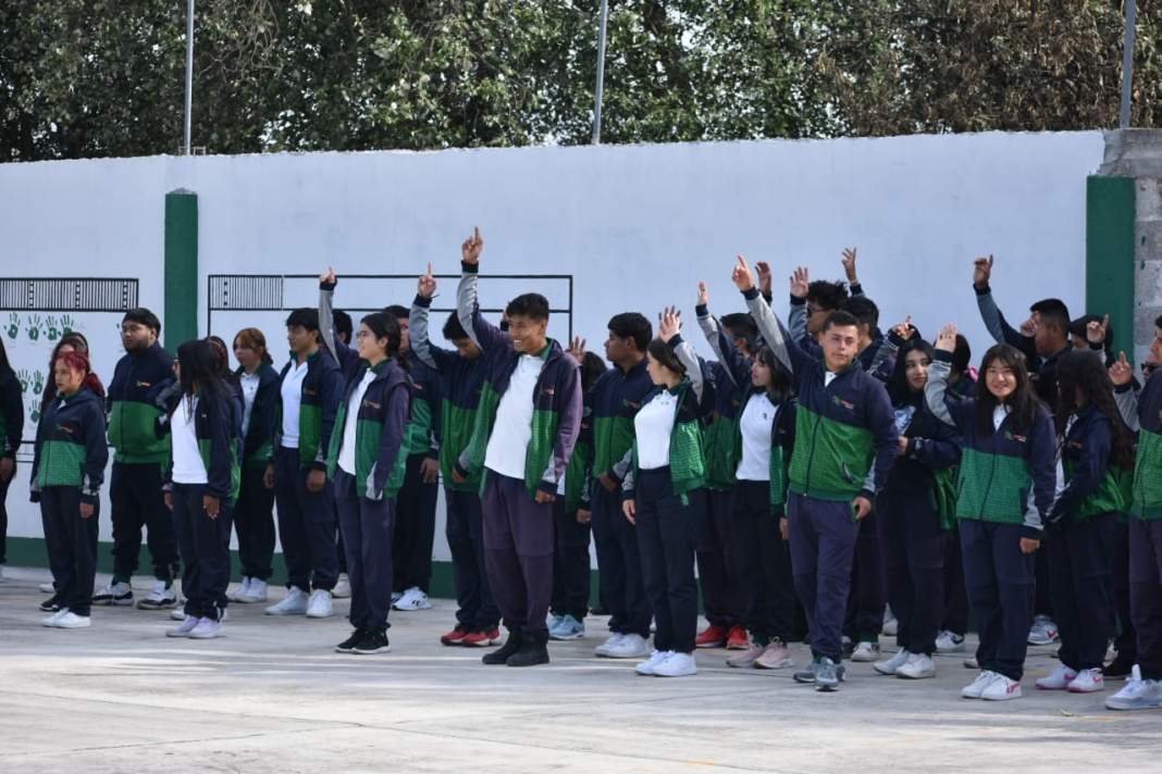 Uniformes escolares gratuitos para estudiantes de Tlaxcala.