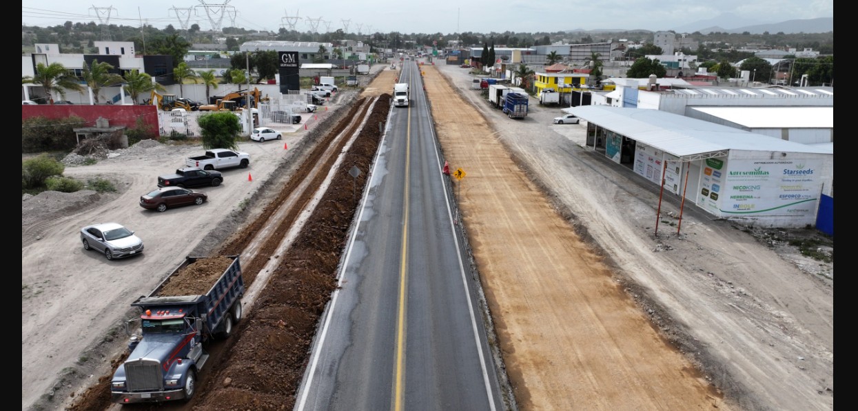 Obras de ampliación en carretera de Acatzingo.