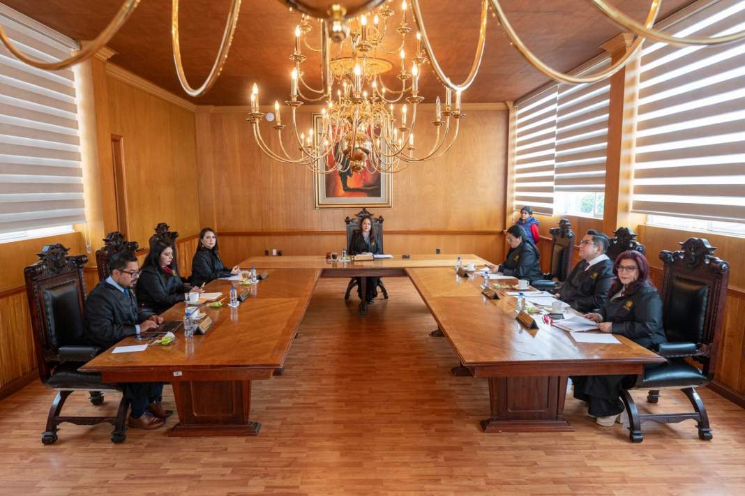 Magistrados del TSJE de Tlaxcala durante una sesión.