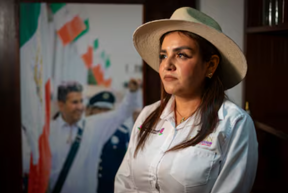 Grecia Quiroz durante una actividad pública en Uruapan