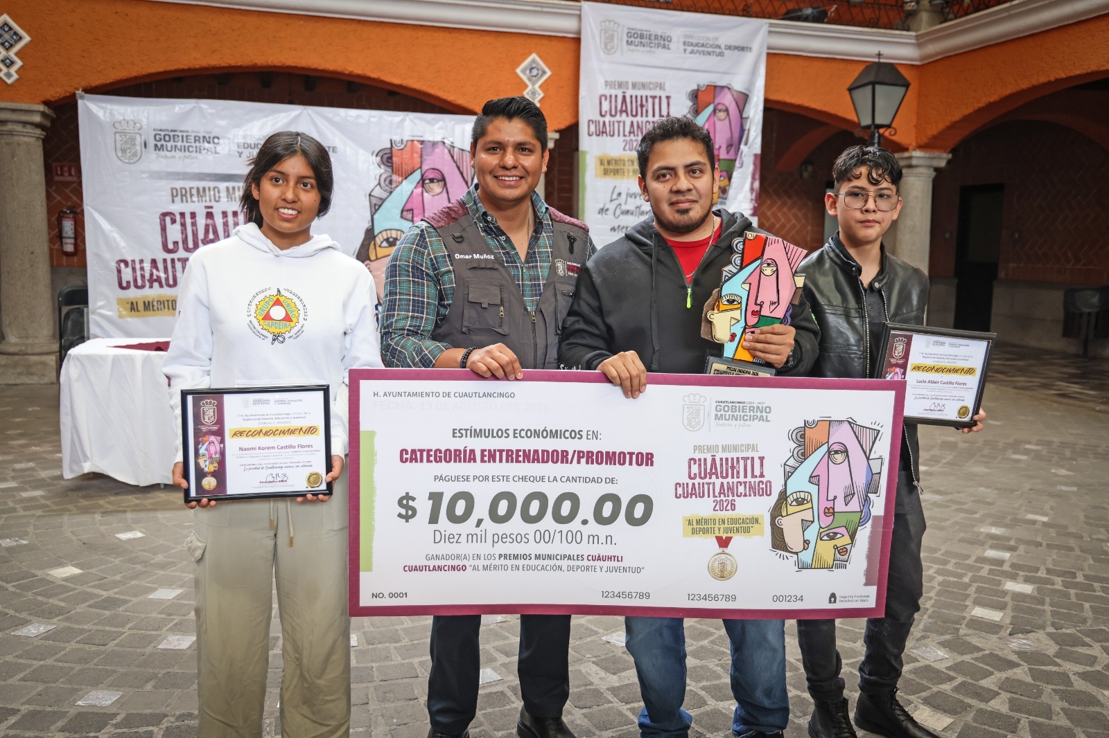 Omar Muñoz reconoce a jóvenes con Premios Cuāuhtli Cuautlancingo 2026 