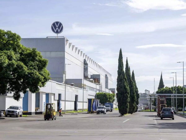 Sindicato Volkswagen votará en septiembre por aumento salarial del 10.04%