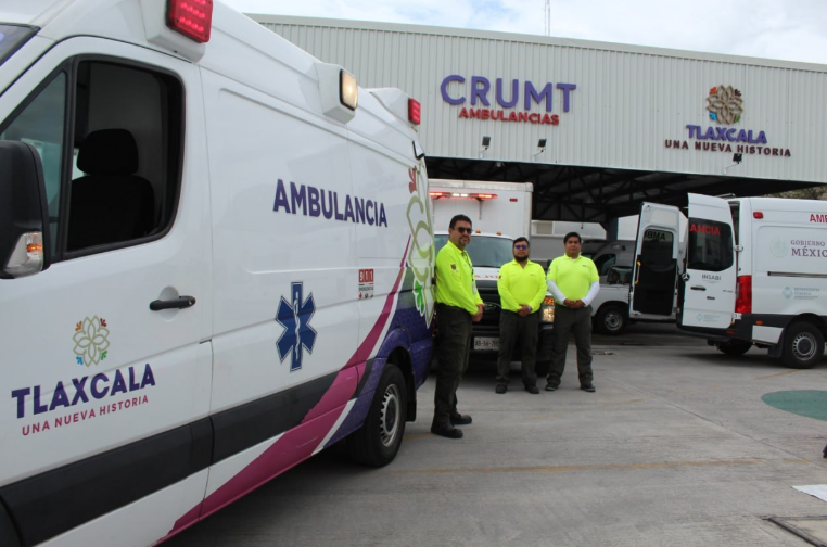 Ambulancia de emergencia durante labores de atención prehospitalaria en Tlaxcala.