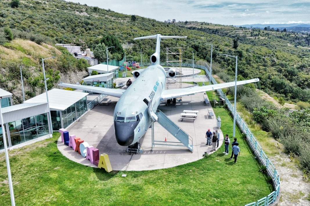 Avances en la rehabilitación del avión Boeing 727 en Tizatlán.