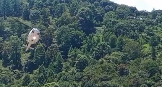 Helicóptero del gobernador Eduardo Ramírez durante una visita a Chiapas.