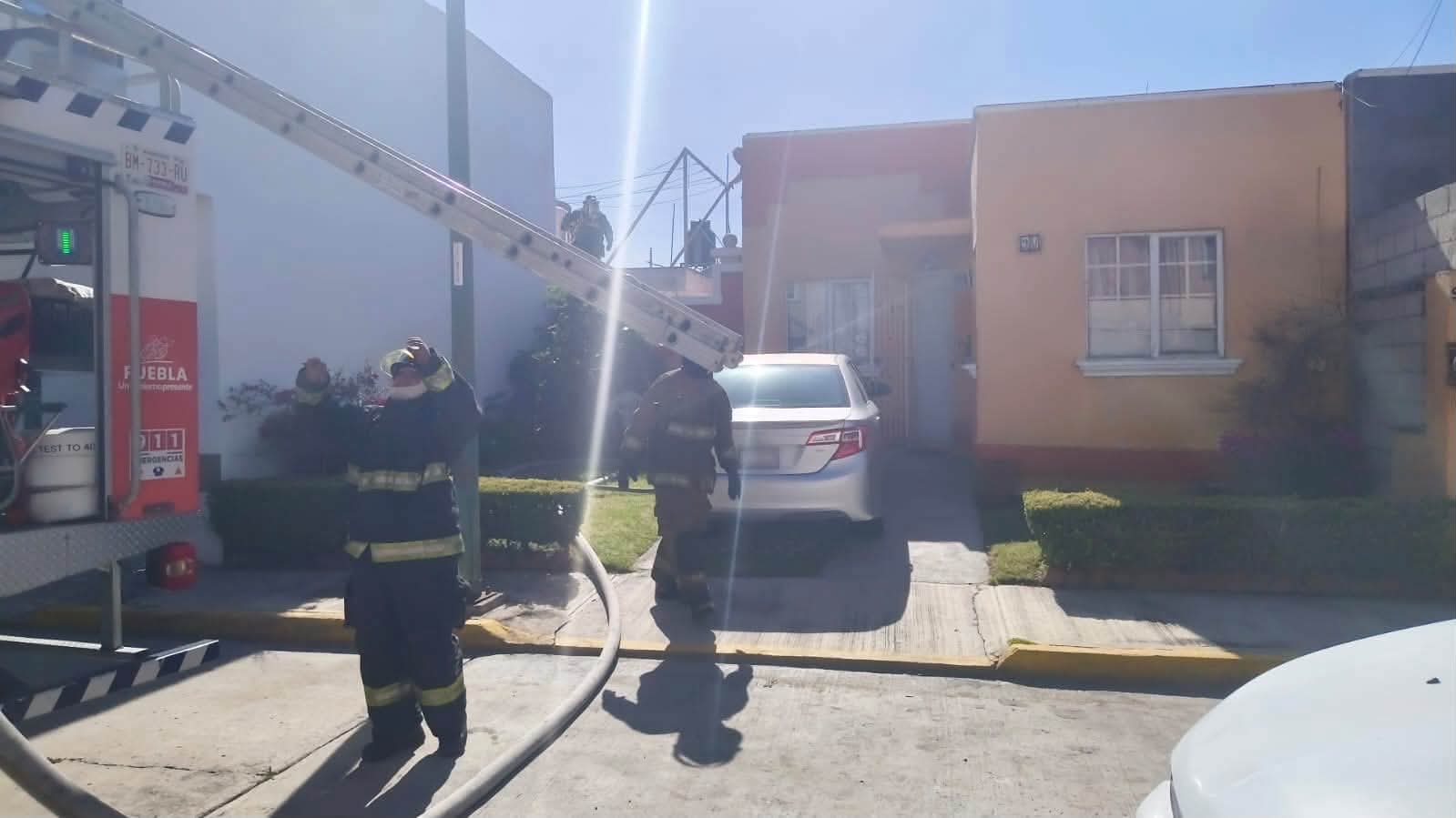 Bomberos controlan incendio en vivienda de  Momoxpan; no se reportan mayores riesgos