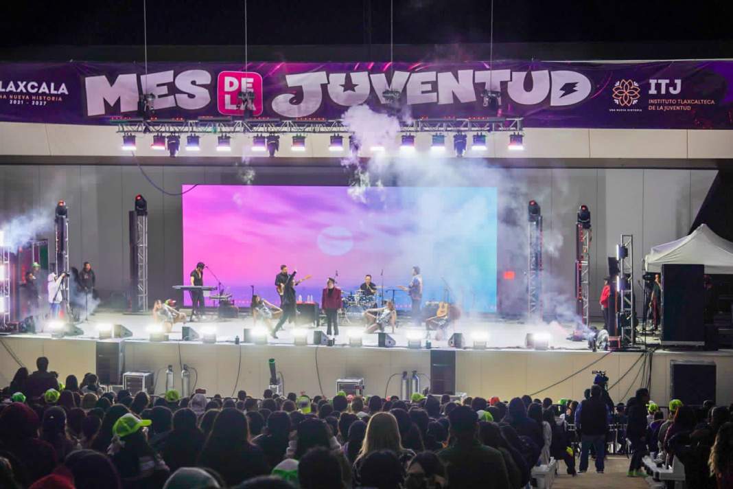 Río Roma durante el Juventudes Fest ante miles de jóvenes en Tlaxcala.