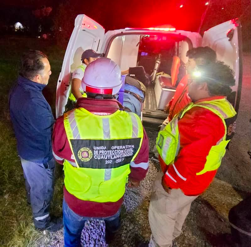 Rescatan a hombre tras caer a canal de aguas pluviales en Sanctorum