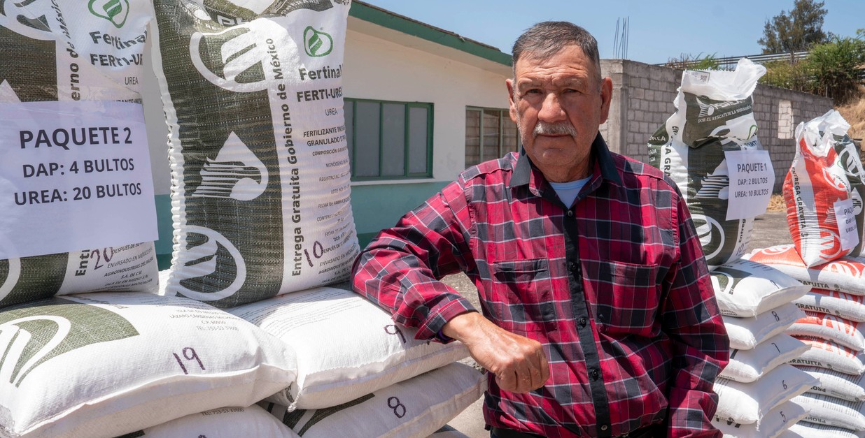 Entrega de fertilizantes a productores del campo.