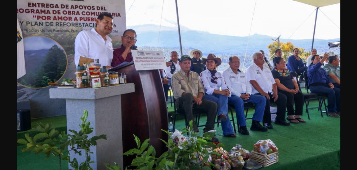 Alejandro Armenta durante un evento en San Nicolás de los Ranchos.