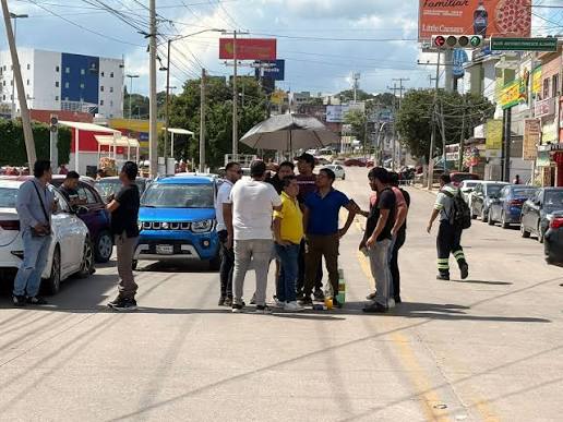 Mantienen cerrada la 8 Oriente en San Andrés Cholula por disputa relacionada con un predio expropiado