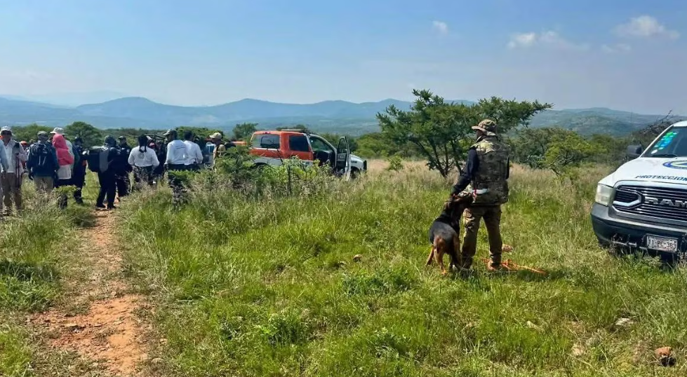 Rescatistas durante operativo de búsqueda en San Miguel de Allende