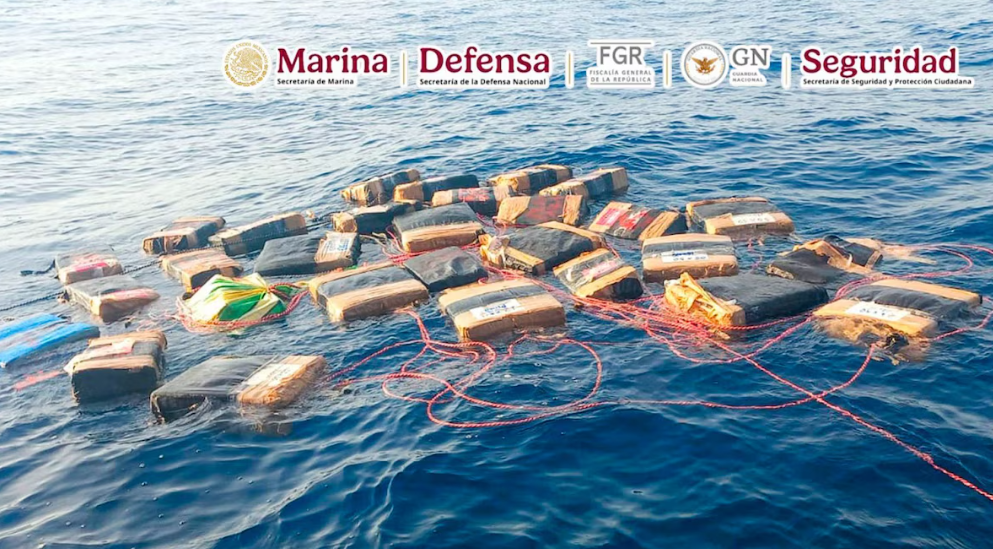 Elementos de la Marina durante un operativo contra el tráfico de drogas.
