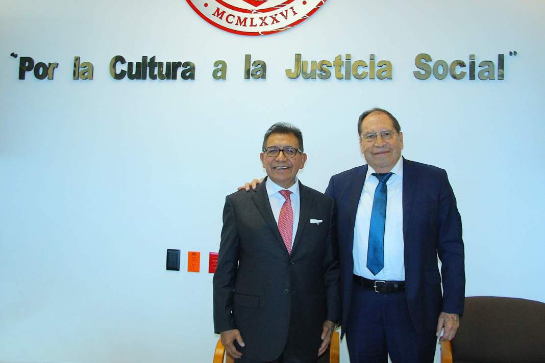 Alejandro Palma Suárez durante su elección como rector de la UATx.