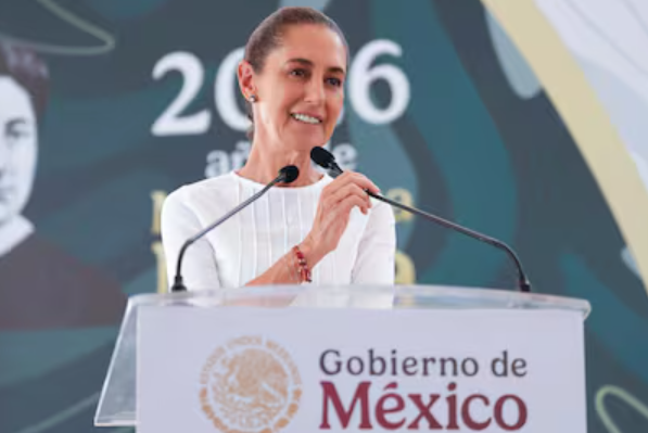 Claudia Sheinbaum durante un evento público en Oaxaca.