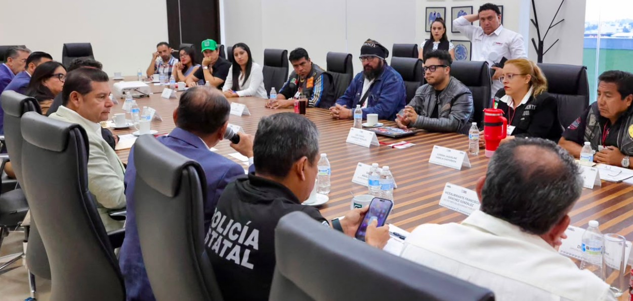 Reunión entre autoridades de Puebla y motociclistas.