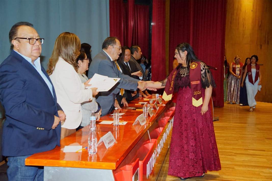 Graduación de estudiantes de la UATx en el Teatro Universitario.