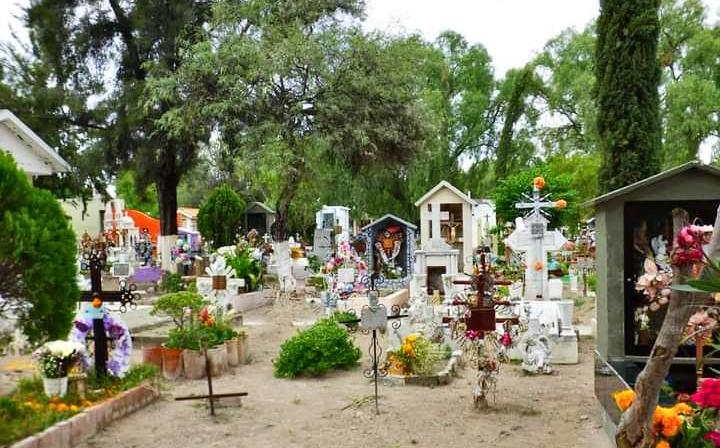 Panteones de juntas auxiliares enfrentan falta de espacio para nuevas sepulturas