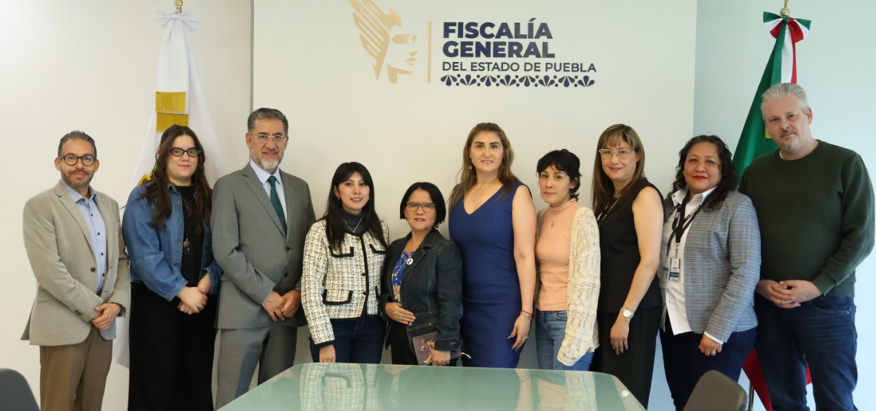 Reunión entre la Fiscalía de Puebla y organizaciones defensoras de periodistas.
